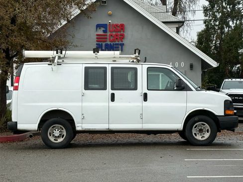 Used 2013 Chevrolet Express 2500 Van 3D image 4