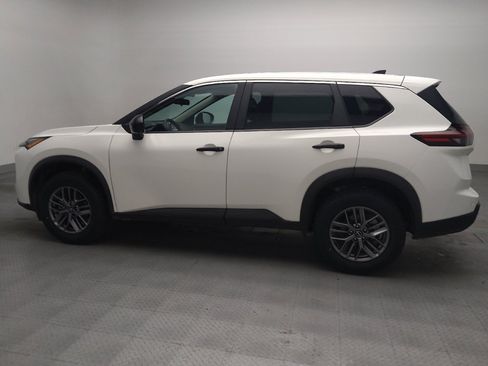 Used 2024 Nissan Rogue S AWD/4WD image 3