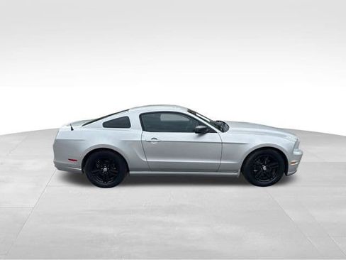 Used 2013 Ford Mustang Coupe RWD image 6