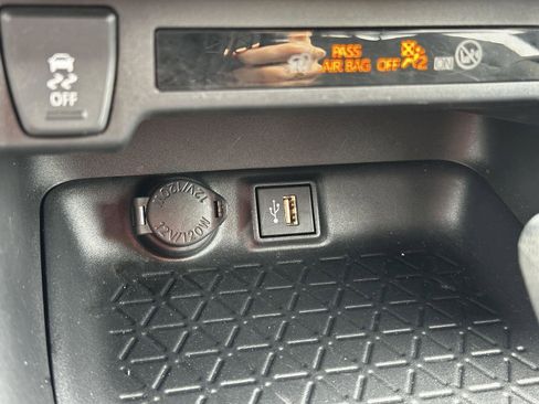 Used 2025 Toyota RAV4 XLE AWD/4WD image 26
