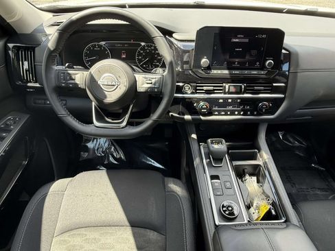 Used 2023 Nissan Pathfinder SV w/ SV Premium Package AWD/4WD image 14