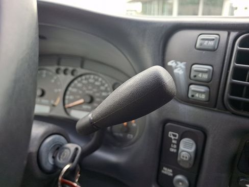 Used 2003 Chevrolet Blazer LS w/ Preferred Equipment Group AWD/4WD image 14