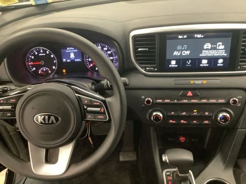 Used 2020 Kia Sportage LX AWD/4WD image 10