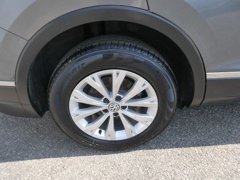 Used 2018 Volkswagen Tiguan SE AWD/4WD image 31