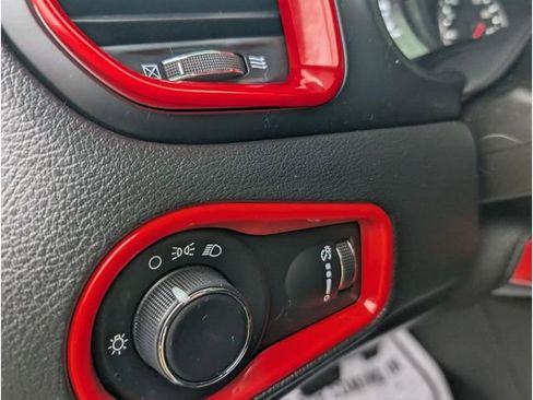 Used 2023 Jeep Renegade Latitude image 16