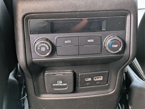 Used 2023 GMC Acadia SLT image 15