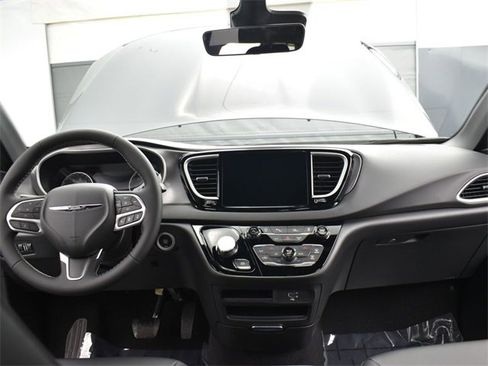 New 2026 Chrysler Voyager LX image 9