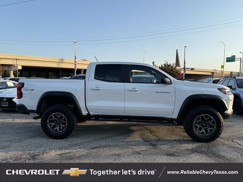 Used 2024 Chevrolet Colorado ZR2 w/ Safety Package AWD/4WD image 5