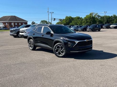 New 2026 Chevrolet Trax LT FWD image 2