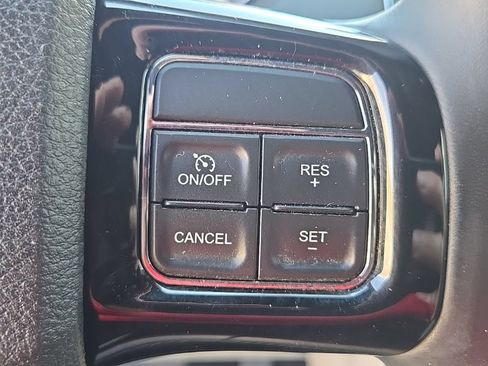 Used 2019 Dodge Grand Caravan SXT FWD image 17