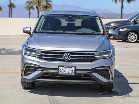 Used 2022 Volkswagen Tiguan SE FWD image 2