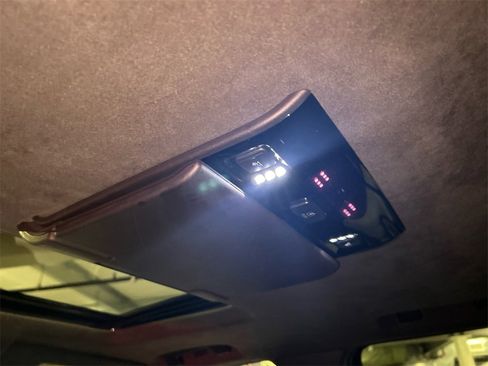 Used 2020 Cadillac Escalade Platinum image 30