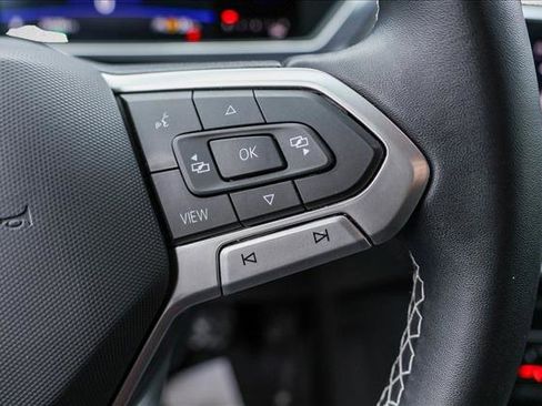 Used 2022 Volkswagen Tiguan SE image 16