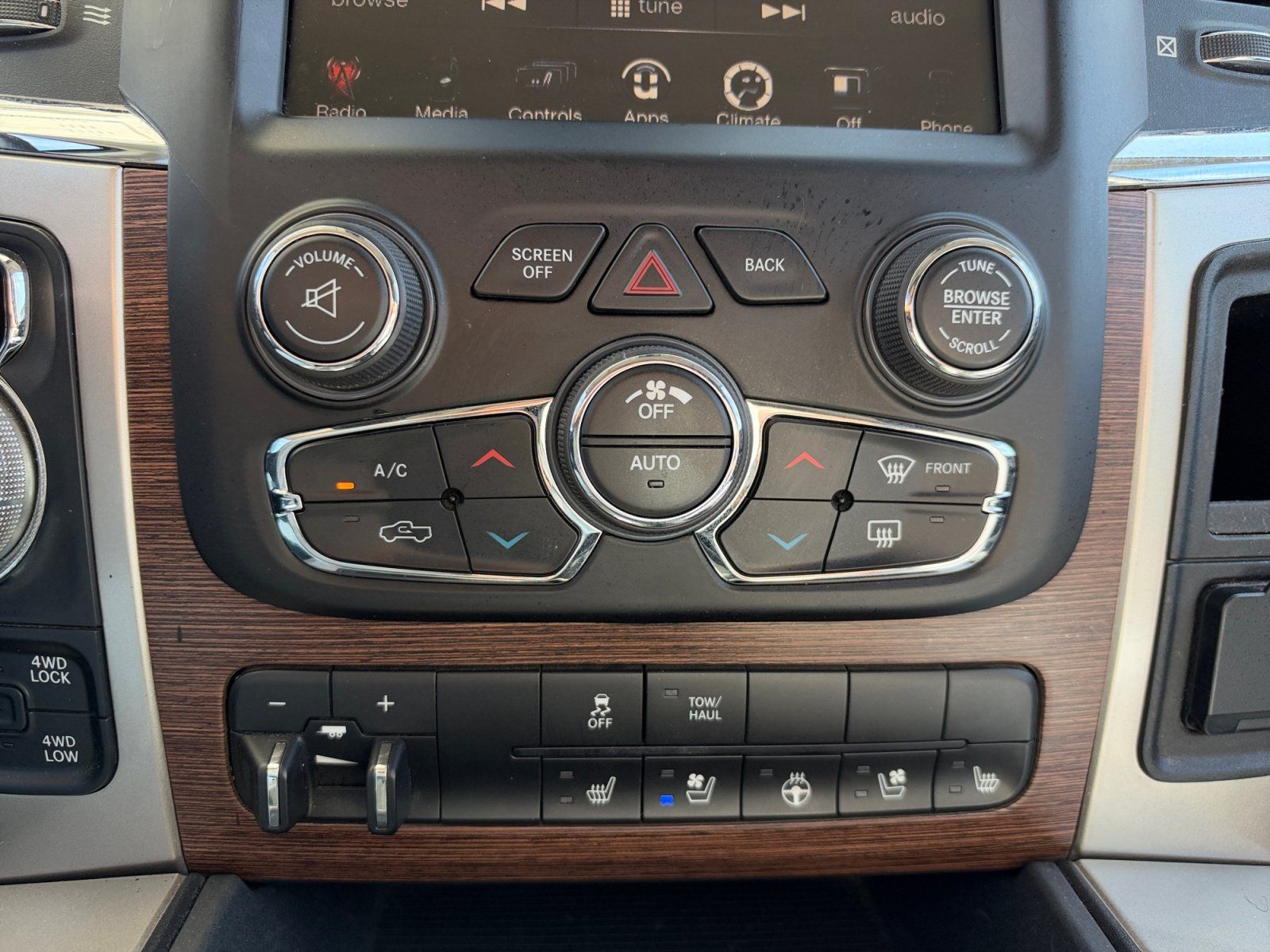 Used 2016 RAM 1500 Laramie w/ Convenience Group AWD/4WD image 11