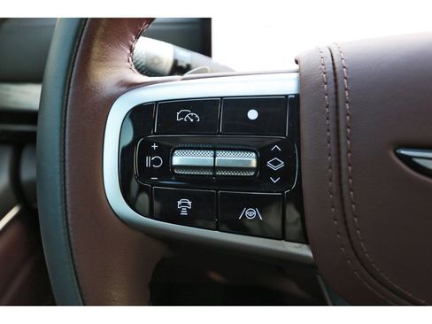 Used 2025 Genesis GV80 3.5T Prestige image 17