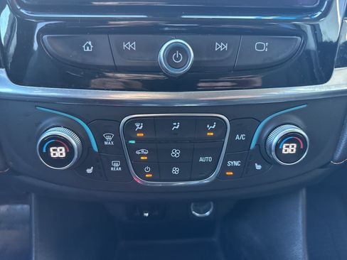 Used 2019 Chevrolet Traverse LT w/ LPO, Floor Liner Package AWD/4WD image 27