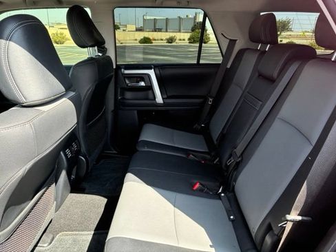 Used 2022 Toyota 4Runner SR5 Premium w/ Moonroof Package RWD image 17