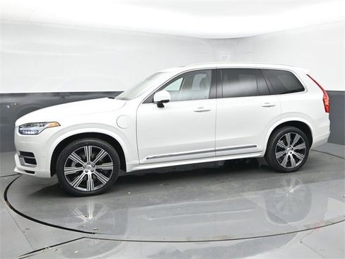 Used 2024 Volvo XC90 T8 Plus w/ Protection Package Premier image 4