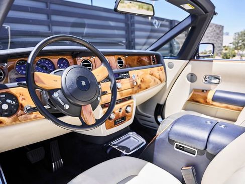 Used 2009 Rolls-Royce Phantom Drophead Coupe RWD image 2