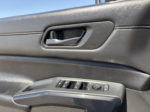 Used 2025 Nissan Pathfinder SV FWD image 22