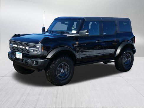 Used 2025 Ford Bronco Badlands image 3