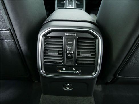 Certified 2026 Porsche Macan Turbo AWD/4WD image 21