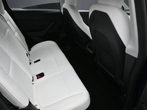 Used 2023 Tesla Model Y Long Range AWD/4WD image 31