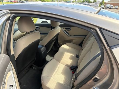 Used 2016 Hyundai Elantra SE FWD image 11