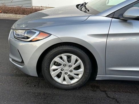 Used 2017 Hyundai Elantra SE image 7
