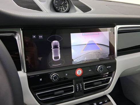 New 2026 Porsche Macan image 27