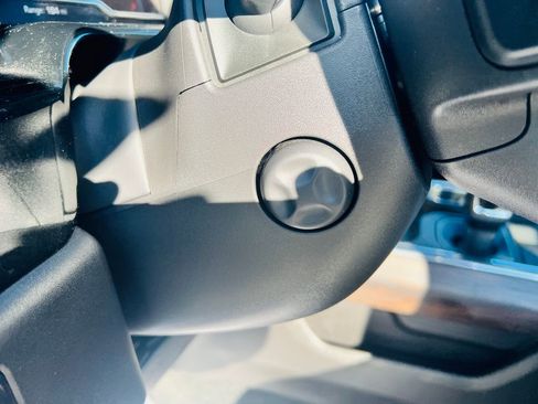 Used 2025 GMC Sierra 1500 SLT w/ SLT Premium Plus Package image 20