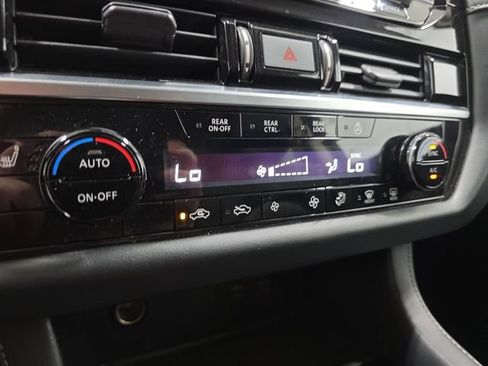 Used 2022 Nissan Pathfinder SL w/ Lighting Package (N92) AWD/4WD image 22