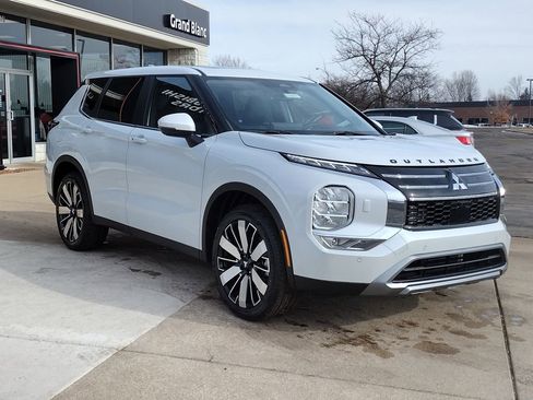 New 2026 Mitsubishi Outlander SE image 14