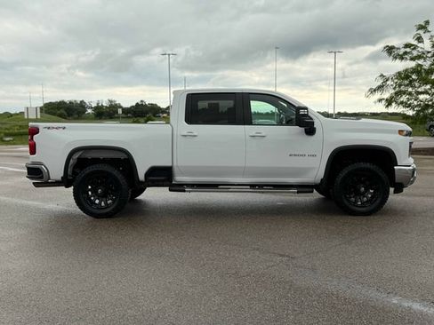 Used 2025 Chevrolet Silverado 2500 LT w/ Convenience Package AWD/4WD image 5