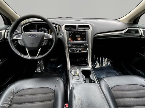 Used 2017 Ford Fusion SE w/ Equipment Group 201A FWD image 7