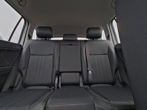 Used 2023 Volkswagen Tiguan SE image 28