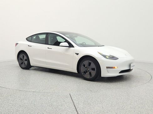 Used 2023 Tesla Model 3 Standard Range RWD image 3