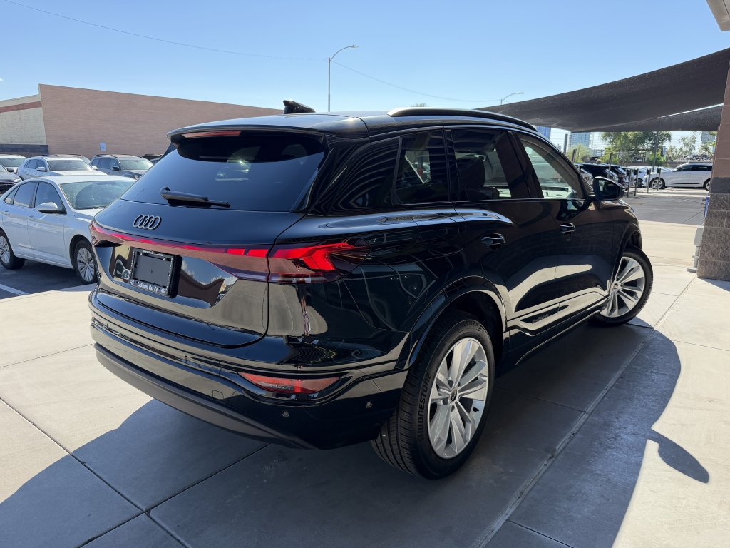 Used 2025 Audi Q6 e-tron Premium Plus w/ Premium Plus RWD image 4