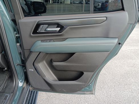 Used 2025 GMC Yukon AT4 w/ AT4 Premium Package image 23