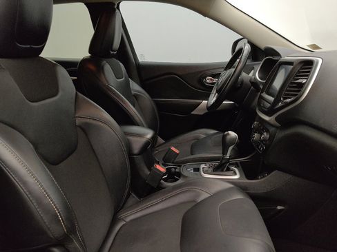 Used 2018 Jeep Cherokee Latitude Plus w/ Comfort/Convenience Group image 21