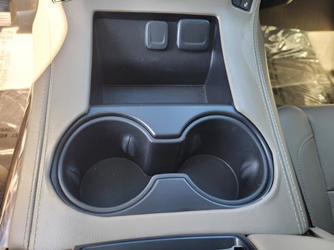 Used 2020 GMC Yukon SLT w/ Premium Edition image 17