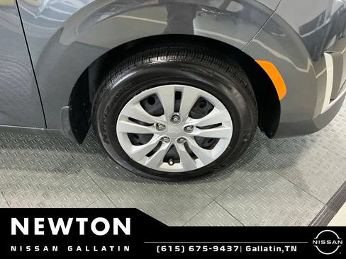 Used 2025 Kia Soul LX FWD image 40
