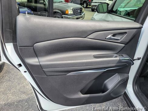 Used 2025 Chevrolet Traverse LT w/ LPO, Floor Liner Package FWD image 30
