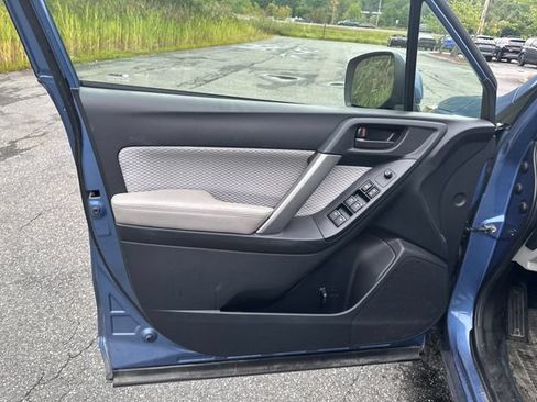 Used 2017 Subaru Forester 2.5i Premium AWD/4WD image 10