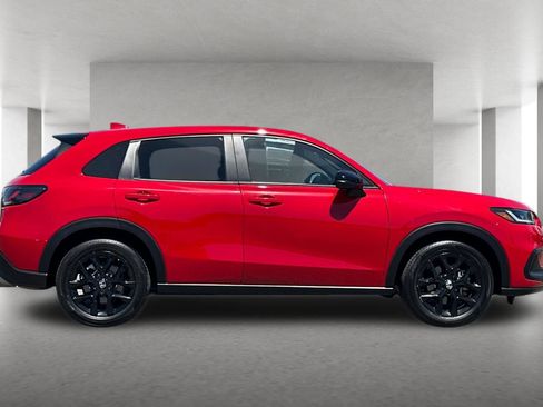 Certified 2025 Honda HR-V Sport image 3