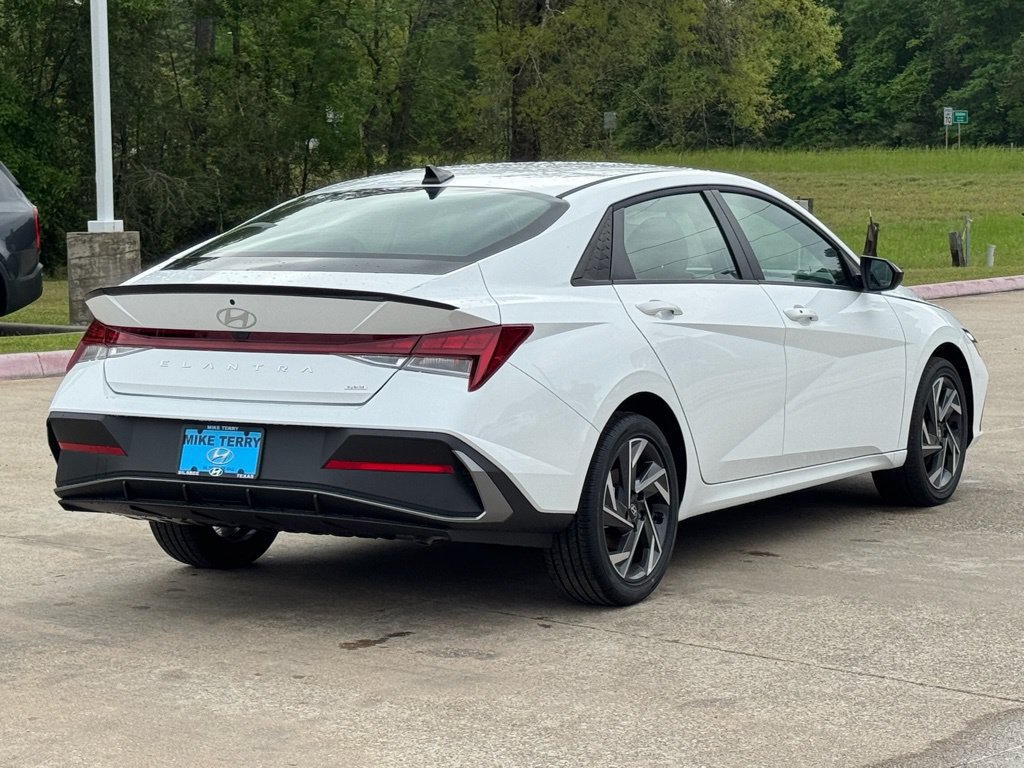 New 2025 Hyundai Elantra SEL FWD image 12