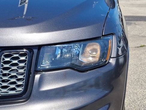 Used 2018 Jeep Grand Cherokee Altitude AWD/4WD image 11