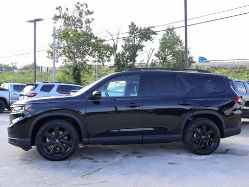 New 2025 Honda Pilot Black Edition image 4