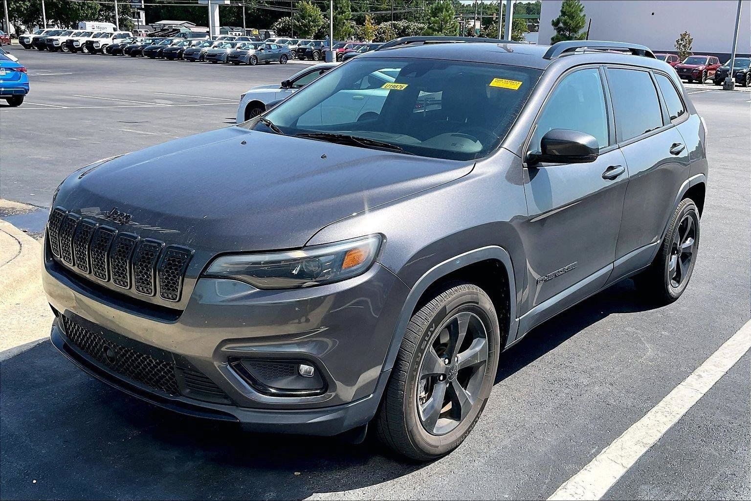 Used 2021 Jeep Cherokee Latitude Plus AWD/4WD image 2