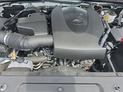 Used 2023 Toyota Tacoma SR5 w/ Technology Package image 33